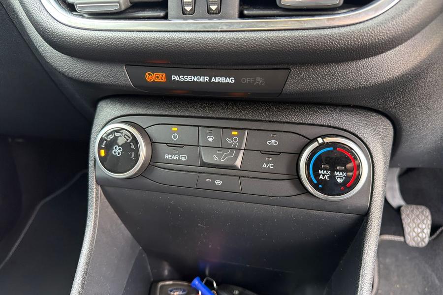 Ford FIESTA Photo autoimg-fdc9d5b3a7ec12919112d0d3818e5e8bb96fdd34.jpg