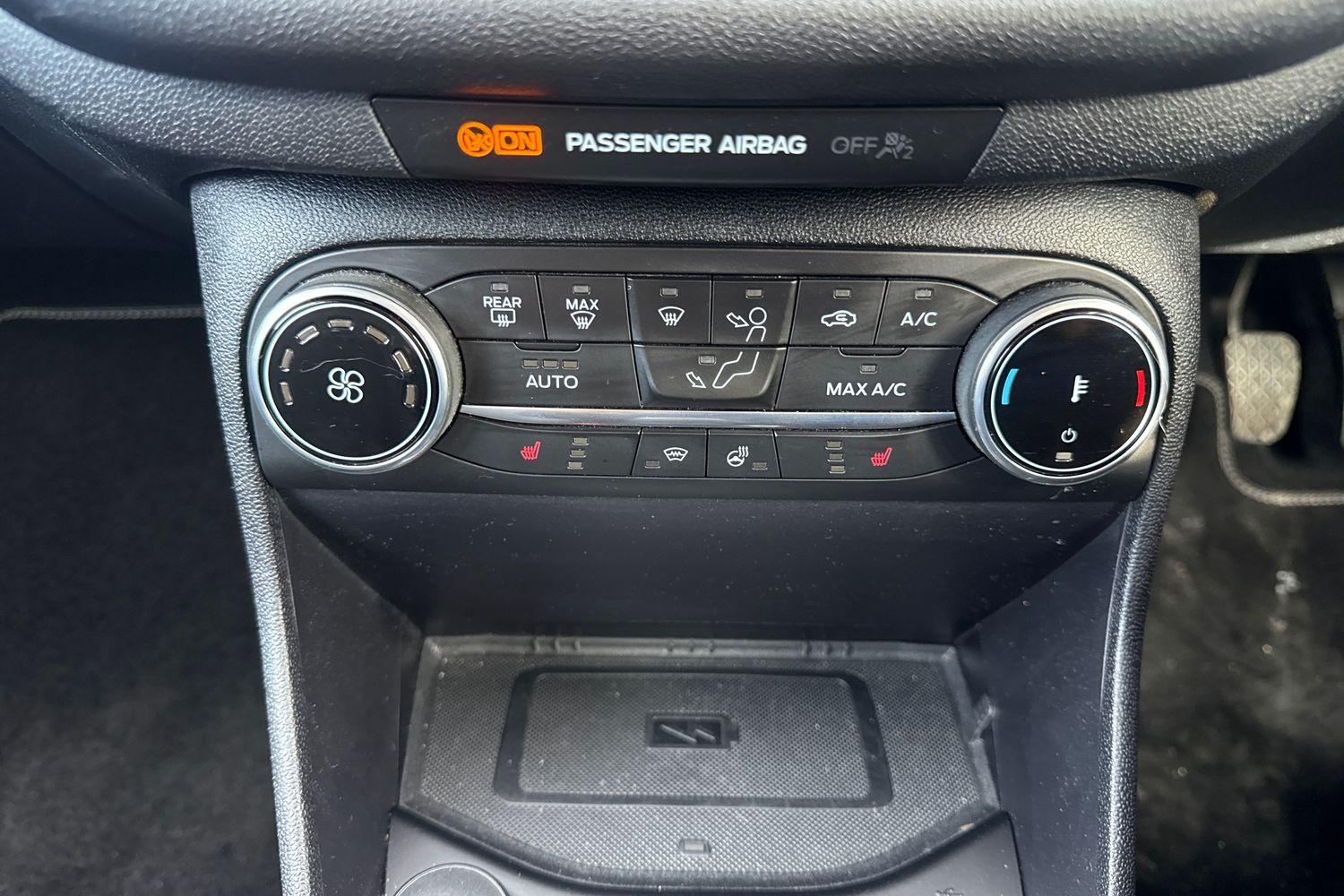 Ford FIESTA Photo 32