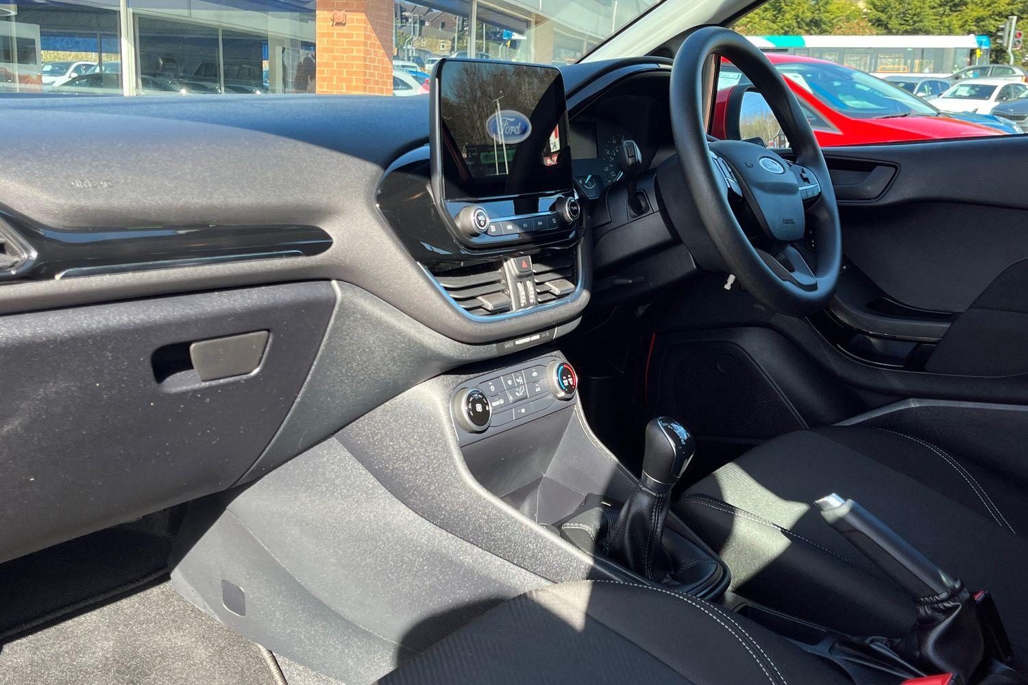 Ford Fiesta Photo 17
