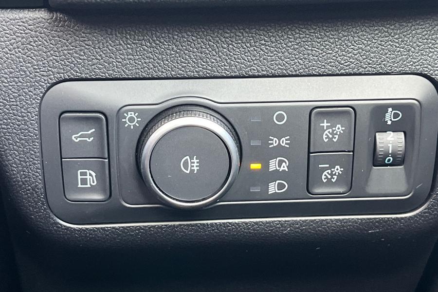Ford Kuga Photo autoimg-fdcbd93bf2c70a153d3c60ee7a7db4edefd82ce5.jpg