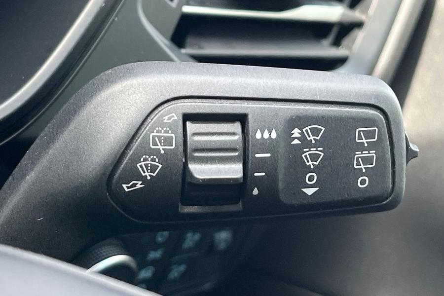 Ford Kuga Photo autoimg-fdd1d40e395593e4cebe02837b3f2fa9fdadf7e5.jpg