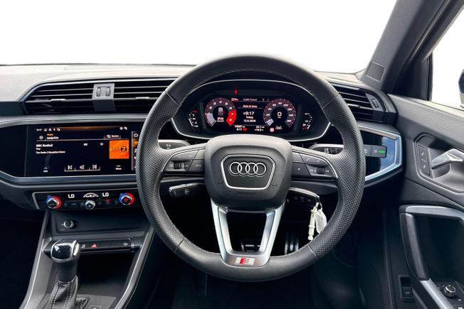 Audi Q3 Photo 11