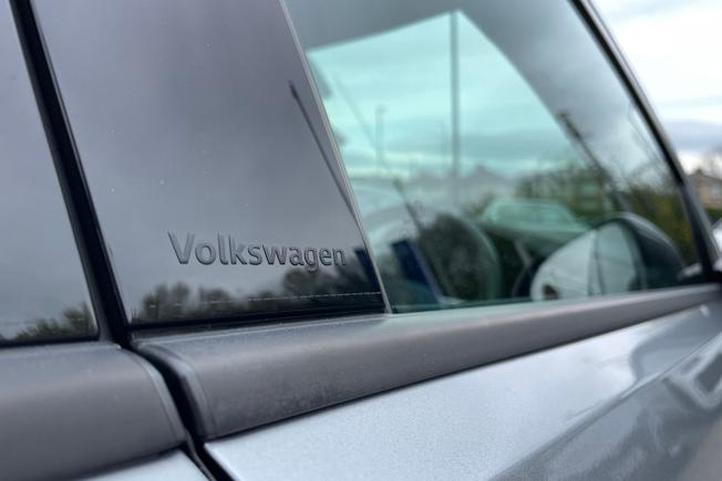VOLKSWAGEN T-Roc Photo 23