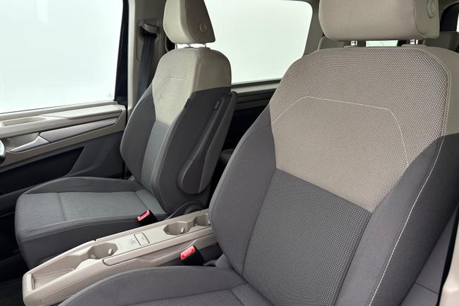 VOLKSWAGEN Multivan Photo 31