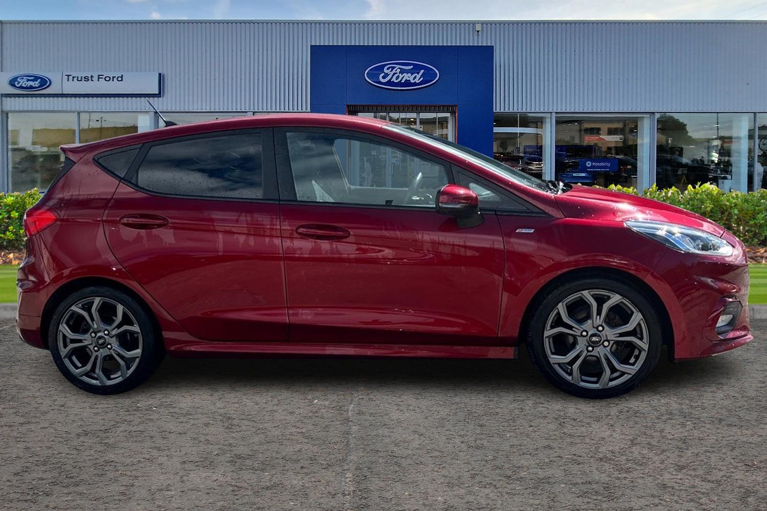 Ford FIESTA Photo 2