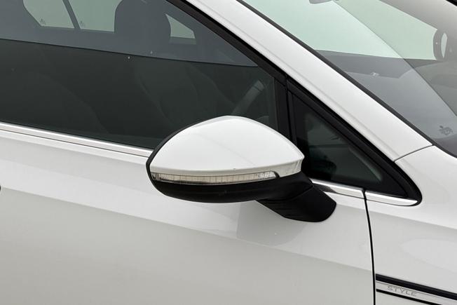 VOLKSWAGEN Golf Photo 20