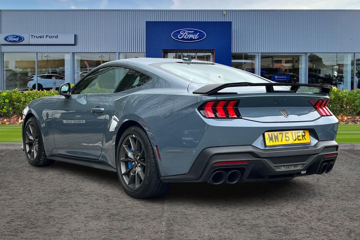 Ford Mustang Photo 1