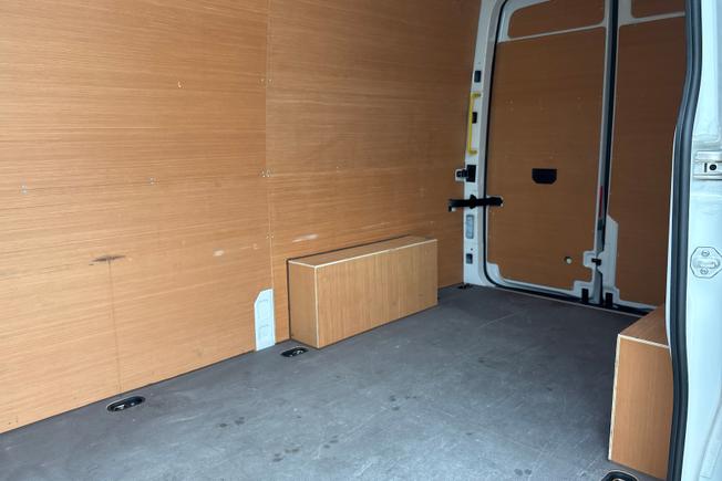 VOLKSWAGEN Crafter Photo 9