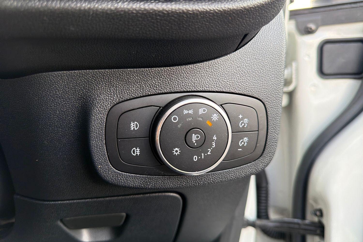 Ford FIESTA Photo 22