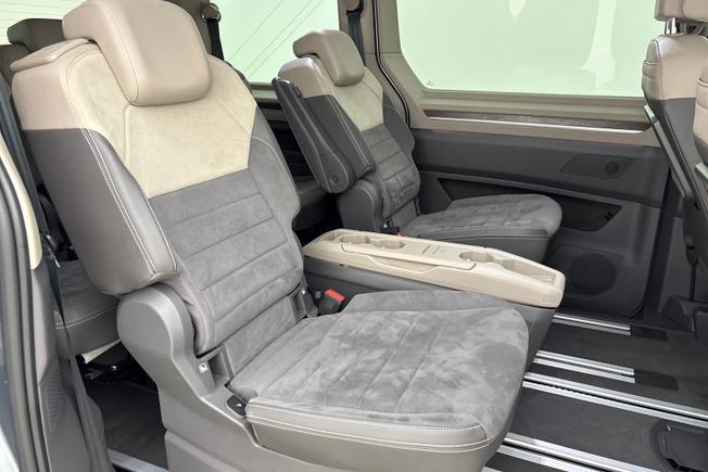 VOLKSWAGEN Multivan Photo 31