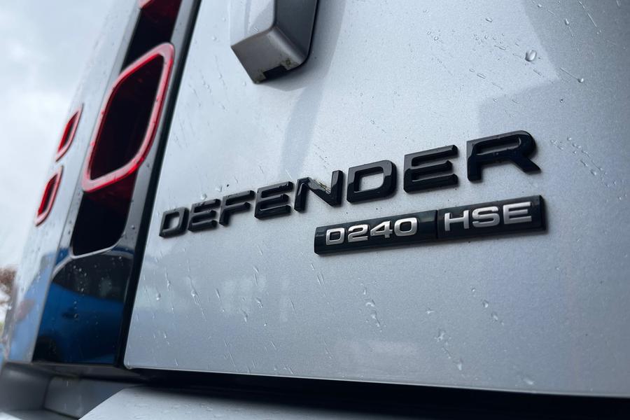 Land Rover Defender 110 Photo autoimg-fdf39d8ed529746594321374fb7e8a5219266101.jpg