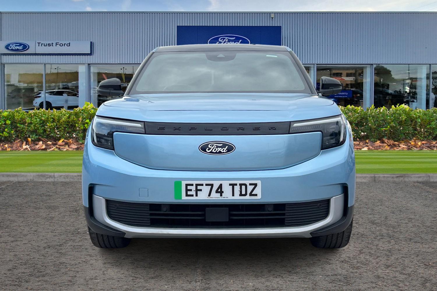 Ford EXPLORER Photo 5