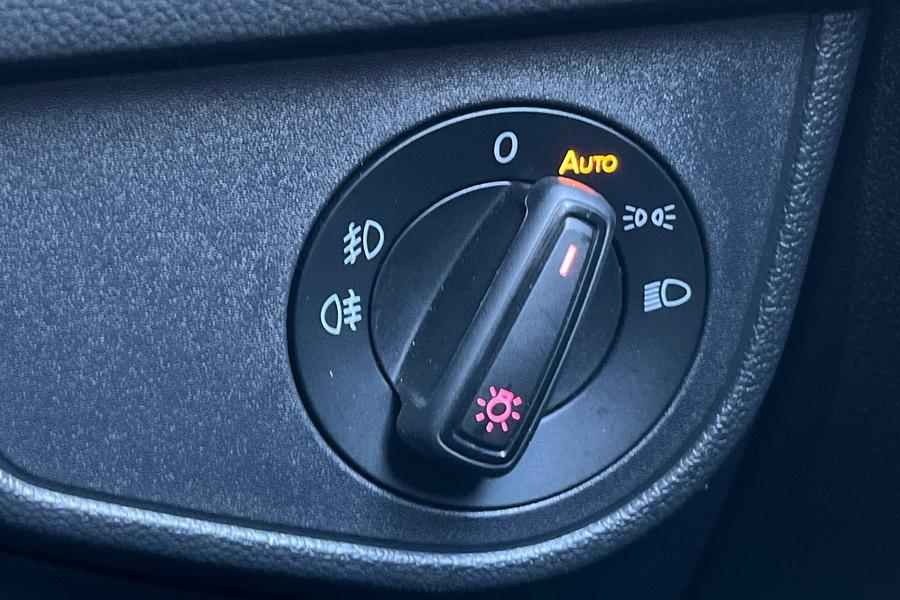 Volkswagen POLO Photo autoimg-fdf7e7b0df98eb6ba64ea0ca512035be8da68337.jpg