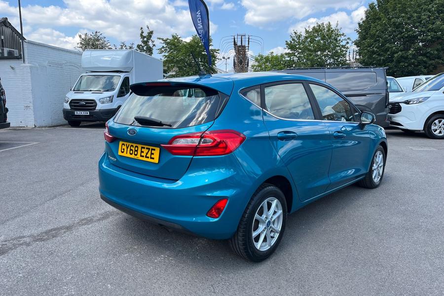 Ford FIESTA Photo autoimg-fe02b5de28f458fb2d57df08bc68fbca069acdf2.jpg
