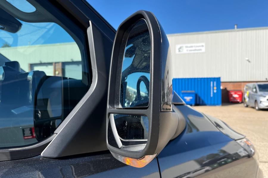 Ford E-TRANSIT CUSTOM Photo autoimg-fe04d62d5b5e8a9ec656fb59757aa8487c372ae7.jpg