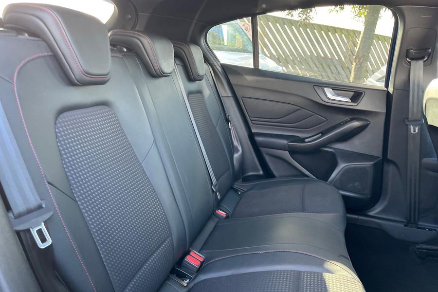 Ford Focus Photo autoimg-fe0d770d13dbaa3cacffcefe447a4b349d8b96b6.jpg