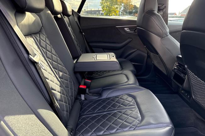 Audi SQ8 Photo 45