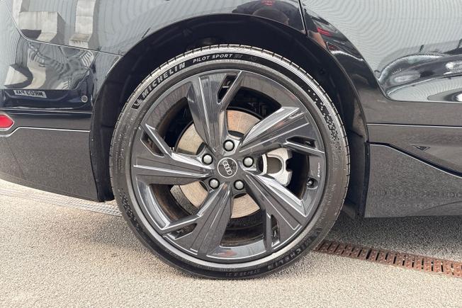AUDI A6 e-tron Avant Photo 5