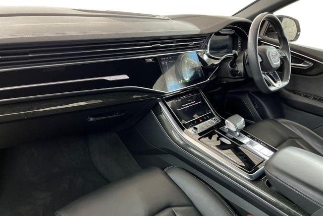 AUDI Q8 Photo 2