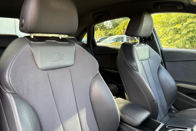 AUDI A4 Photo 31