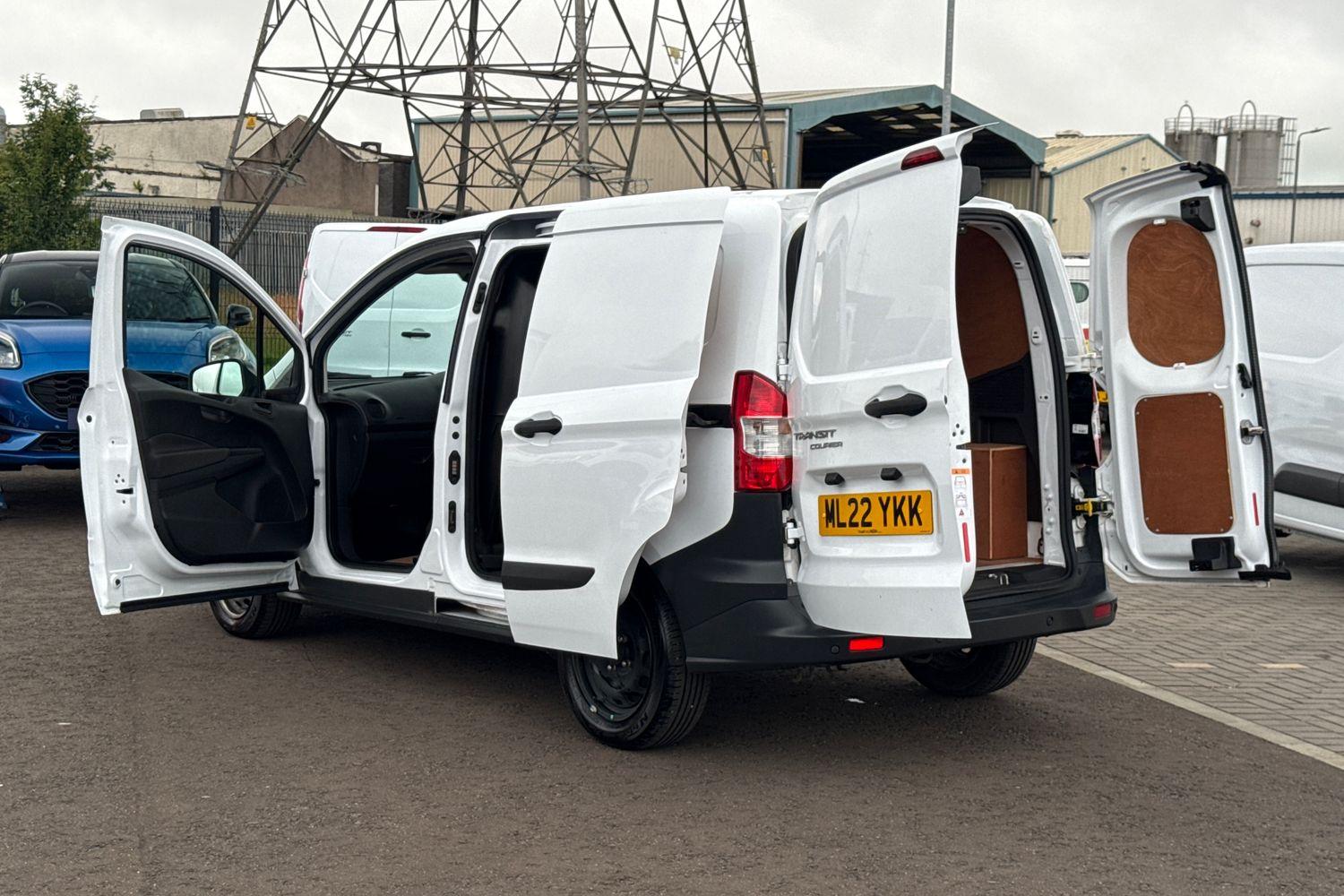 Ford TRANSIT COURIER Photo 6