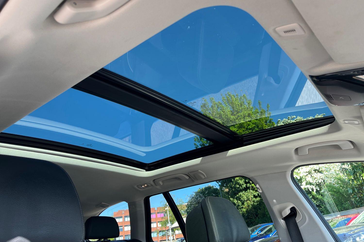 BMW 5 SERIES Photo 29