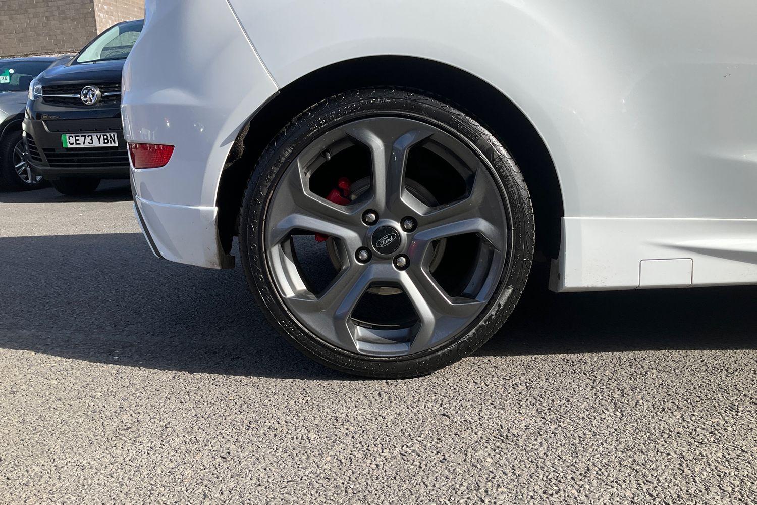 Ford FIESTA Photo 7
