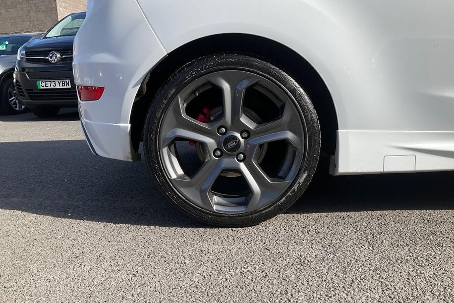 Ford FIESTA Photo autoimg-fe20aadf53f60027b41133ac25b65b7c321c8248.jpg