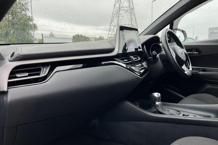 Toyota C-HR Photo autoimg-fe252af07ad111a240f2e8237c4edeb8e31e2af3.jpg