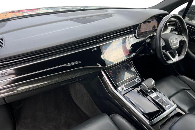 AUDI Q7 Photo 2
