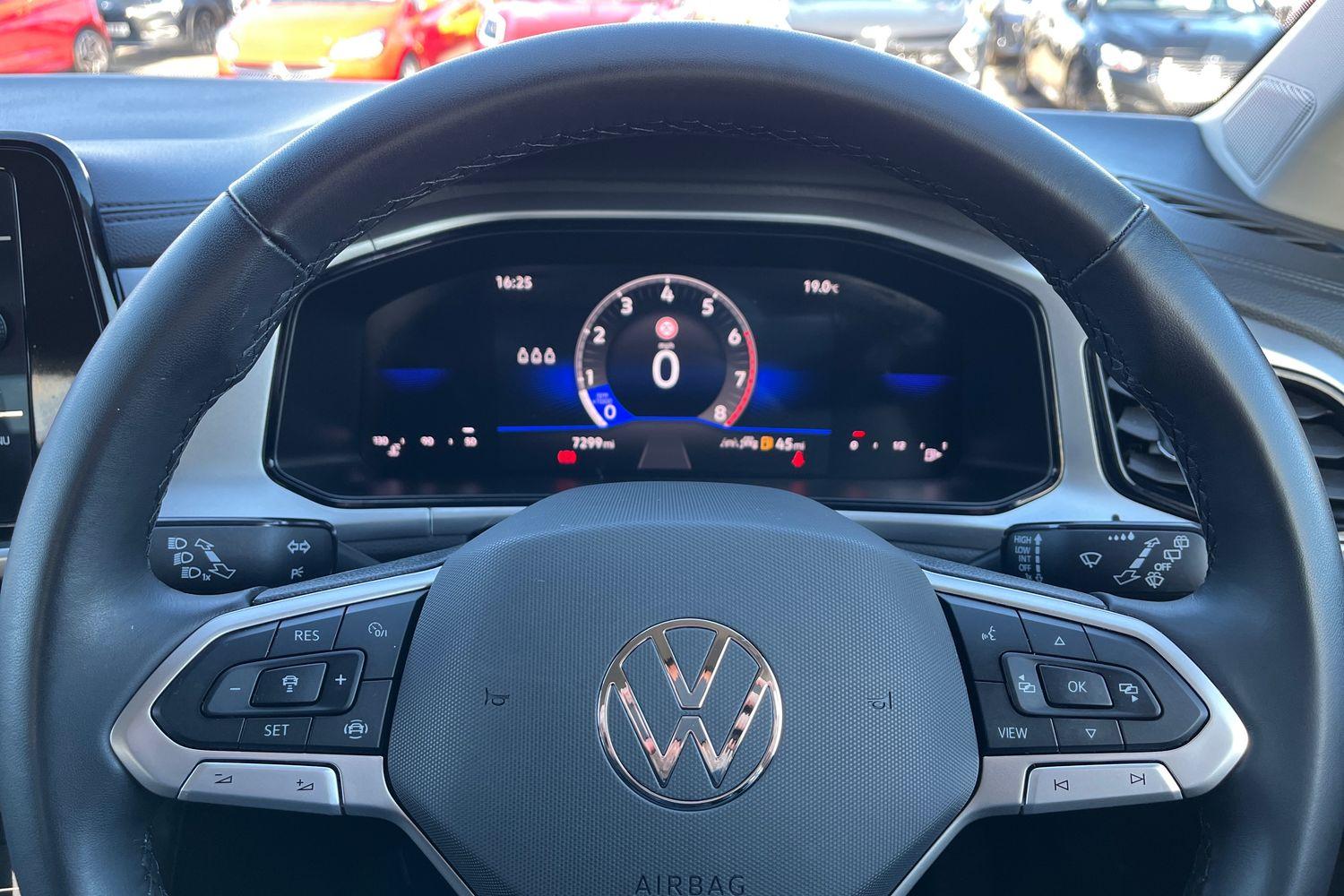 Volkswagen T-Roc Photo 11