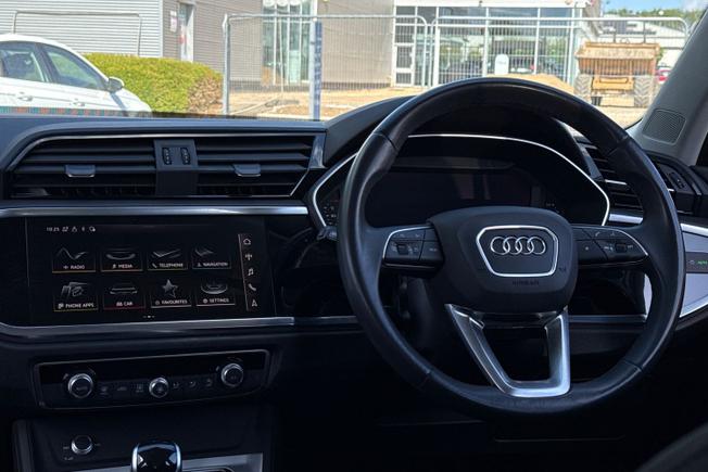 AUDI Q3 Photo 40
