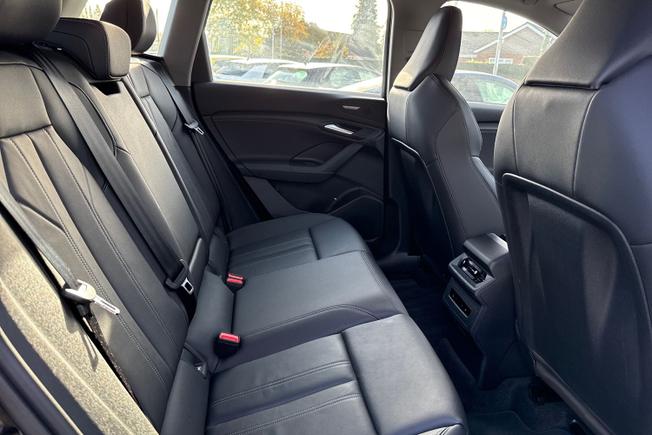AUDI Q6 e-tron Photo 45