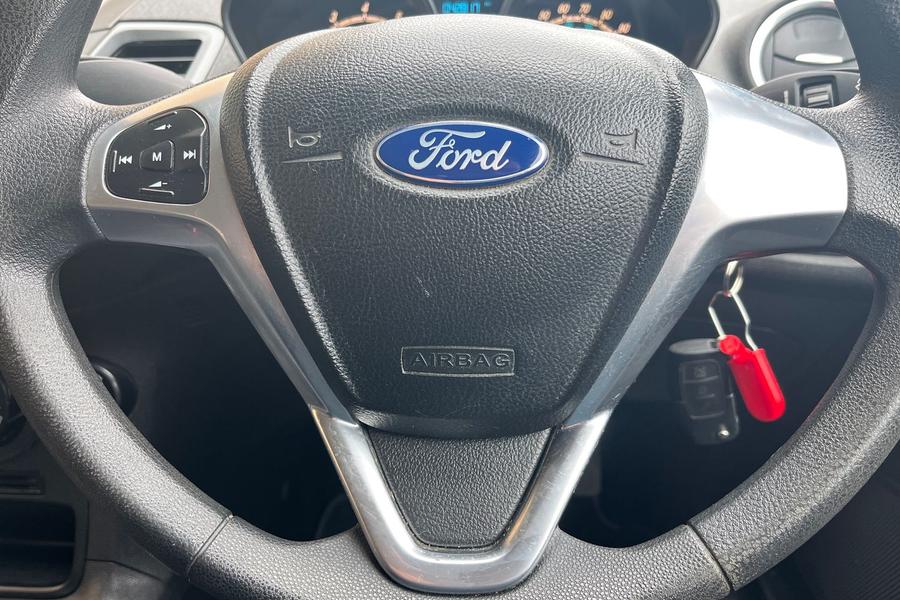 Ford Fiesta Photo autoimg-fe2ed9579ecd02b0b4de88f29f1abf33176c9cdd.jpg