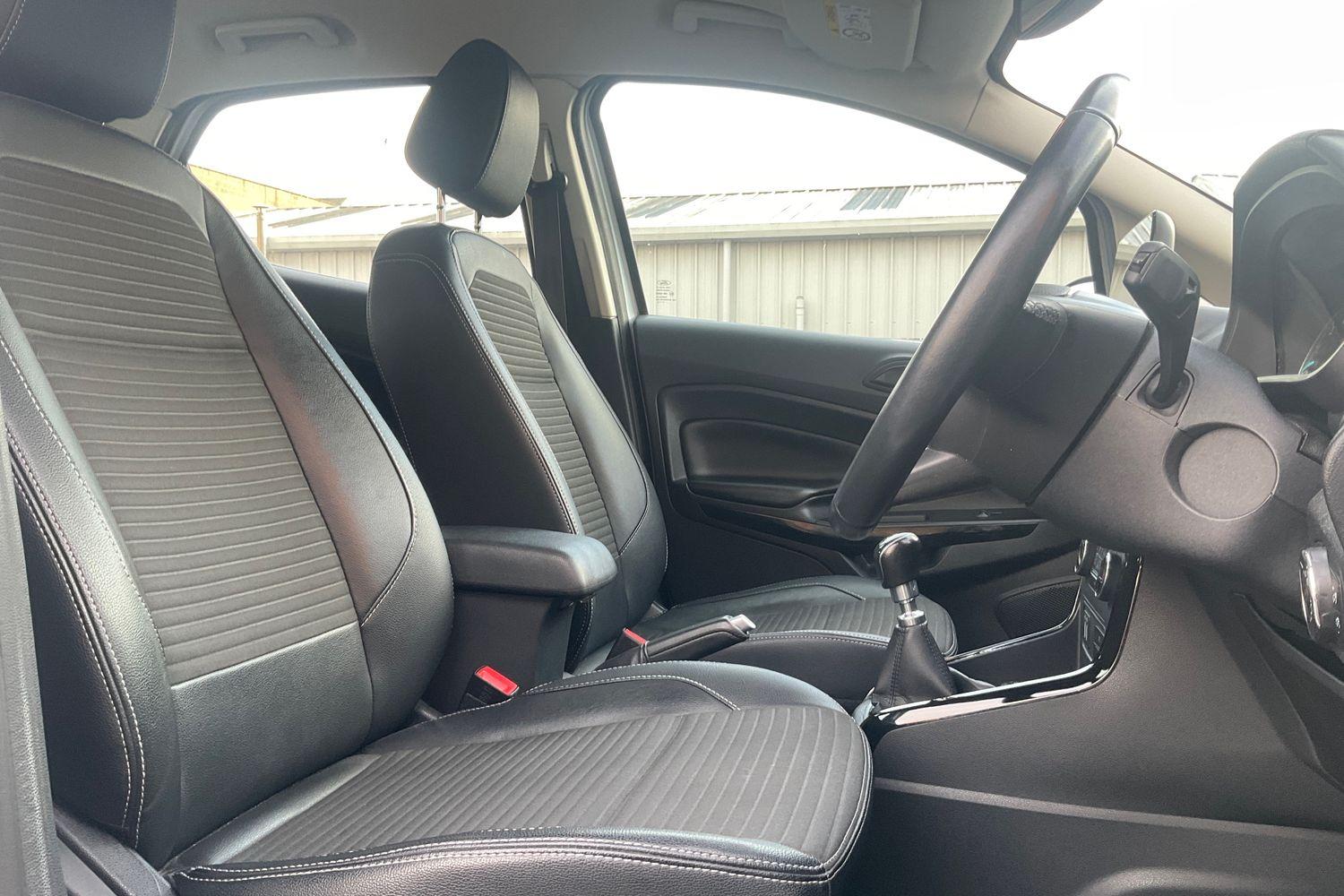 Ford ECOSPORT Photo 16