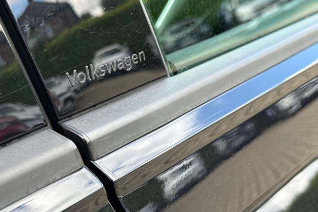 VOLKSWAGEN Taigo Photo 23