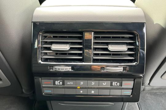 Volkswagen Touareg Photo autoimg-fe34e39821f0e657f76a2a03b694716bd8e8d46f.jpg
