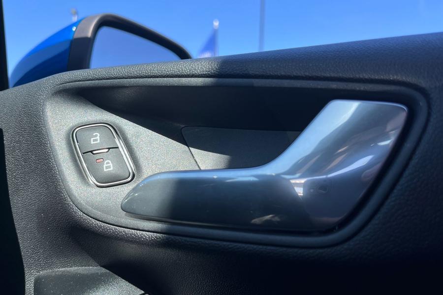 Ford FIESTA Photo autoimg-fe37dc94f53839cbd3b92cad2e4613962ba58f72.jpg
