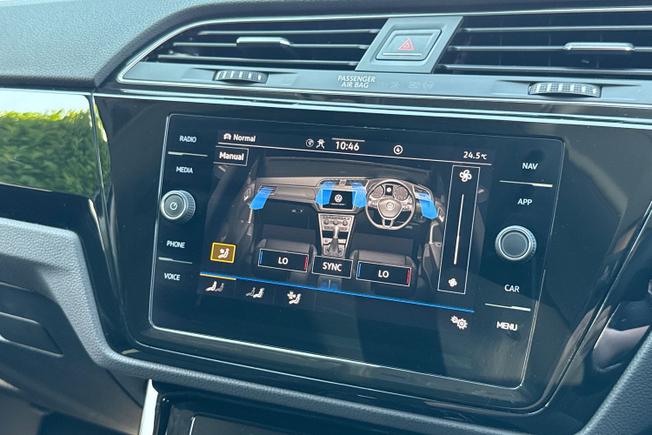 VOLKSWAGEN Touran Photo 35