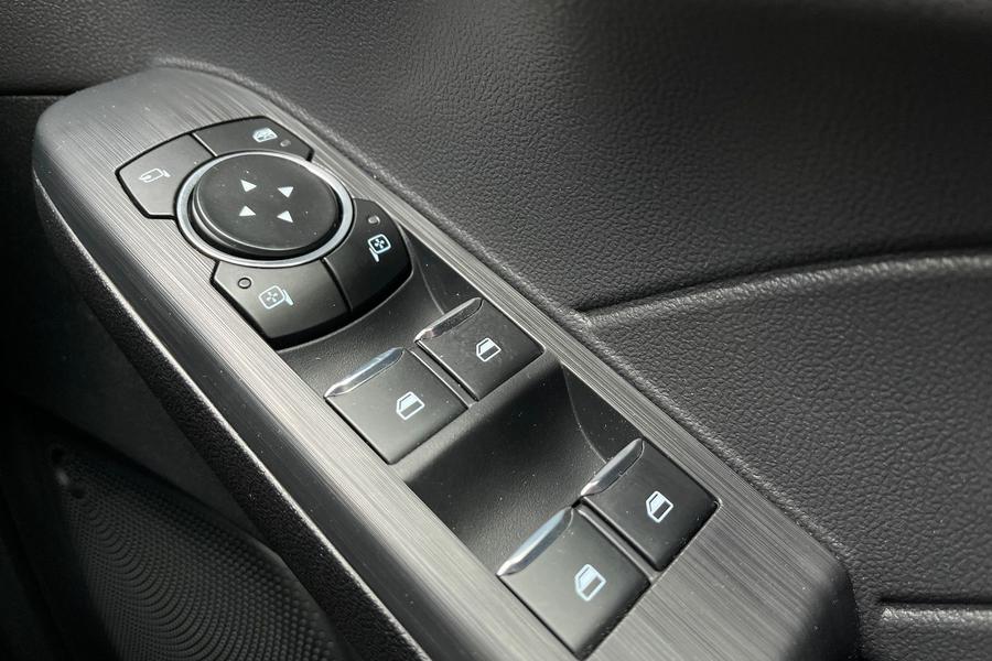 Ford Kuga Photo autoimg-fe3e5ac791f8243862fcd09d6c05a93c10d7daa6.jpg
