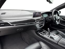 BMW 7 Series Photo 2