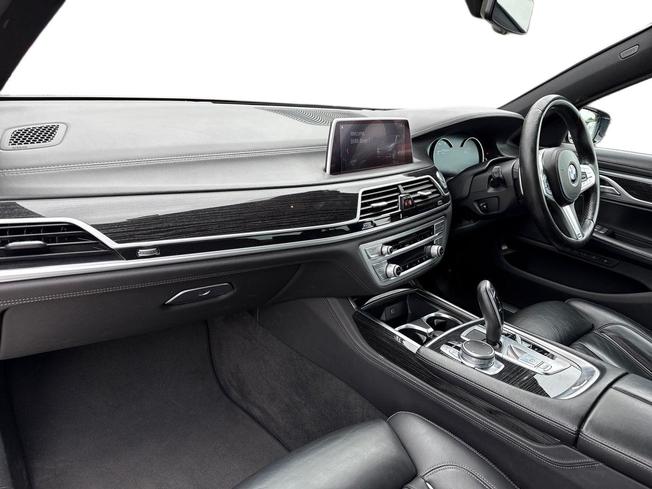 BMW 7 Series Photo 2