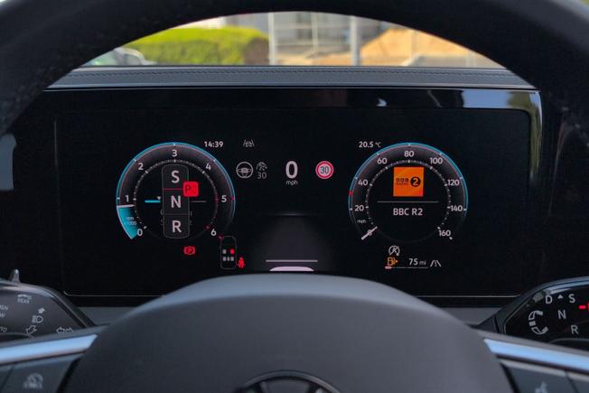 VOLKSWAGEN Tiguan Photo 15