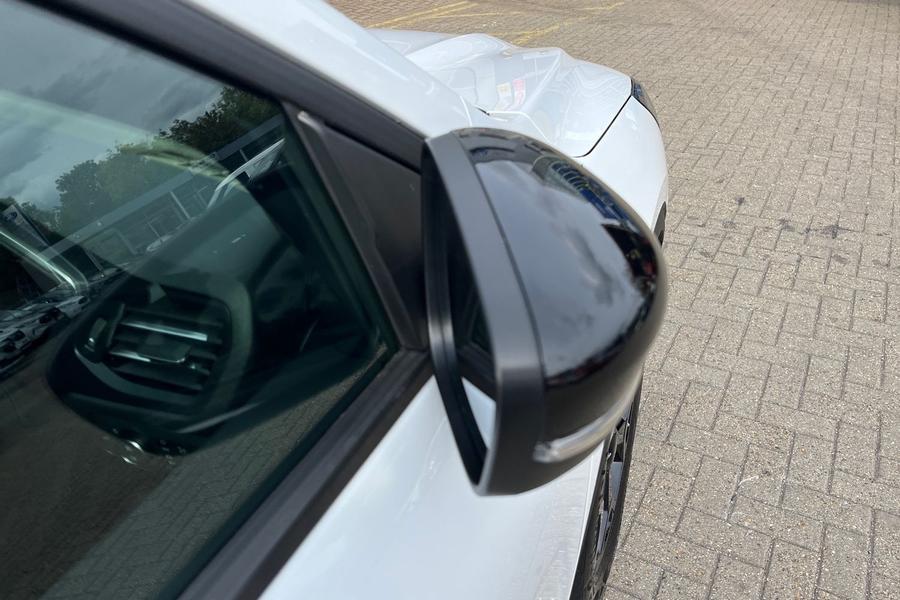 Ford Kuga Photo autoimg-fe4586e7c3a74543cfa0bec83c58736bd6d0f446.jpg
