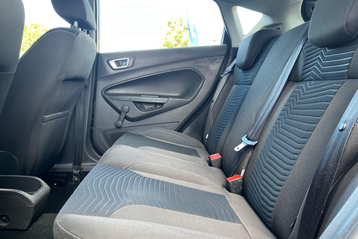 Ford FIESTA Photo 19