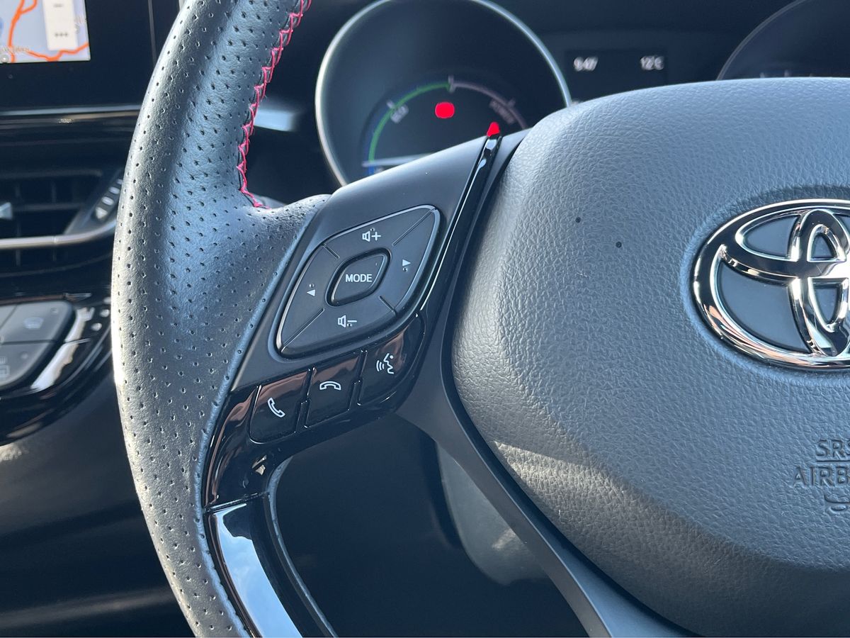 Toyota C-HR Photo 15