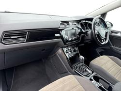 VOLKSWAGEN Touran Photo 2