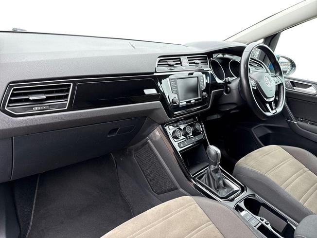 VOLKSWAGEN Touran Photo 2