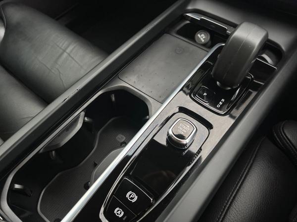 Volvo XC60 Photo autoimg-fe6b01998d84b9dd74c7993c6e73c7202fe20ac4.jpg