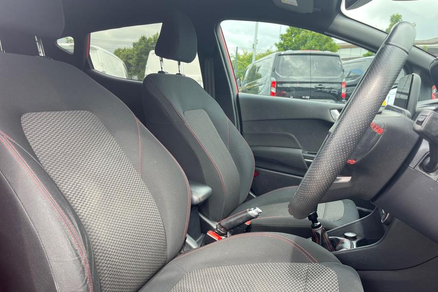 Ford FIESTA Photo autoimg-fe6d1192bec7906cdc67d5bb9f430493c7597169.jpg